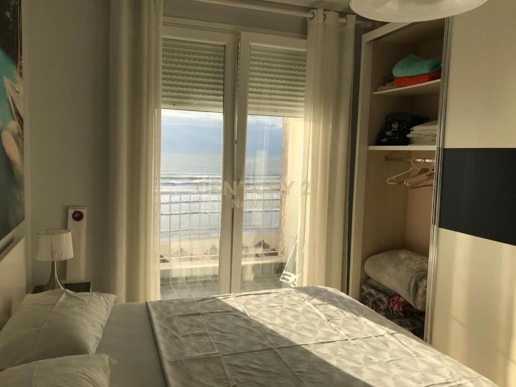Sea View Apartment Durrës Exteriör bild